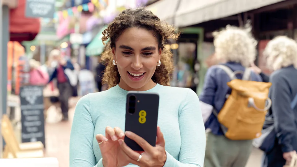 EE to activate 5G+ at 25 UK events this summer, plus 30 towns
